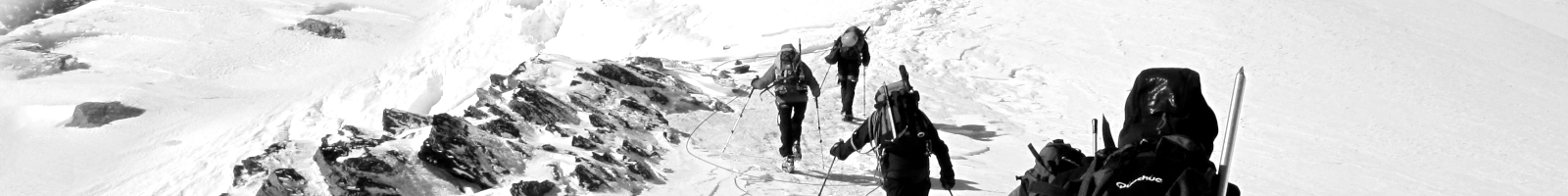 Illustration de randonneurs en montagne